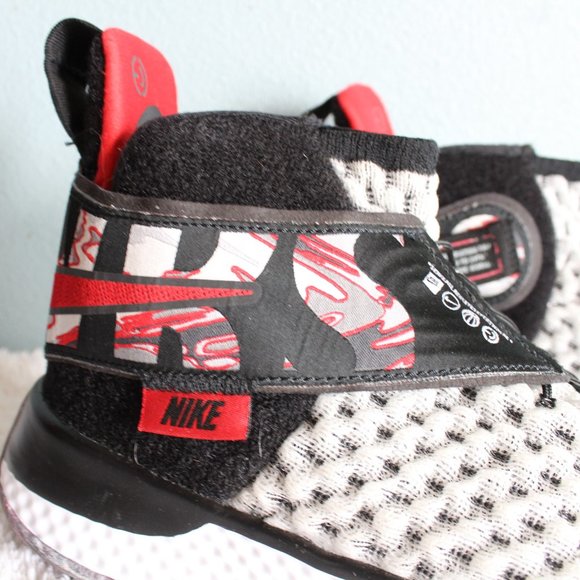 Nike Men’s Air Zoom UNVRS Light Fluorescent w Unique Back Flyease Velcro S6.5 - Picture 2 of 16